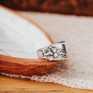 Daffodil 1950 Spoon Ring Silver